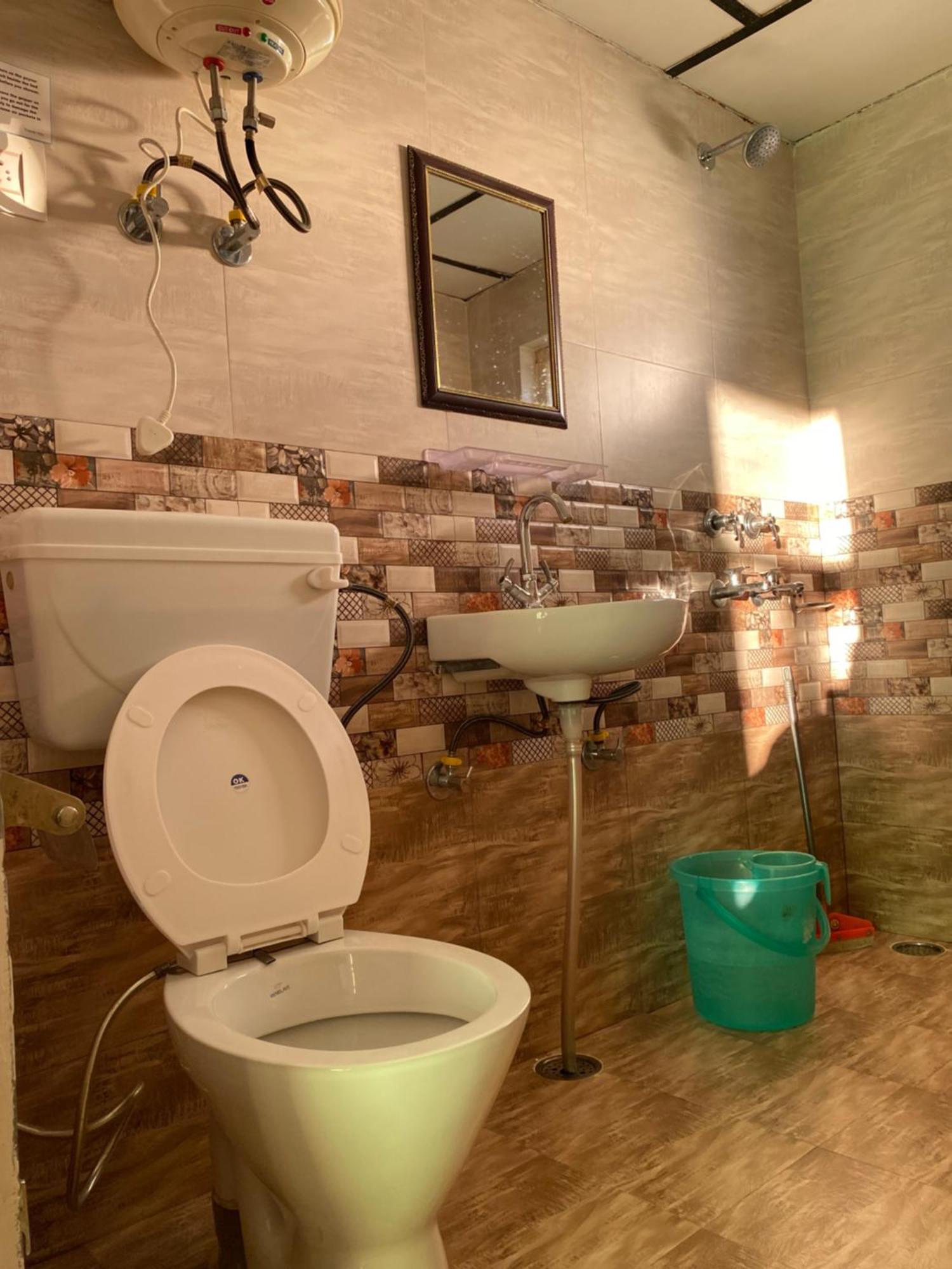 Jagatram Niwas Guesthouse Dharamkot Dharamshala Bagian luar foto