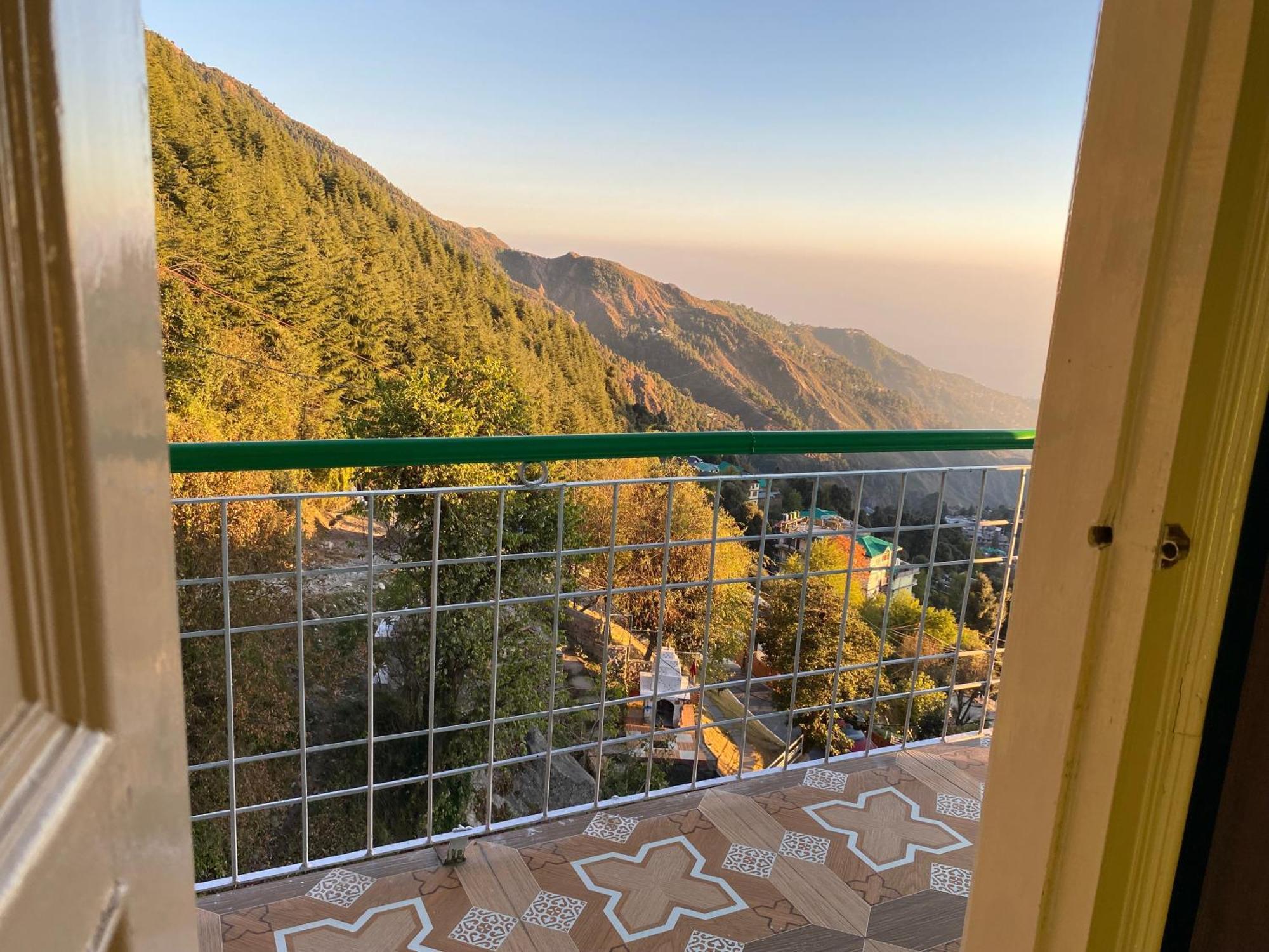 Jagatram Niwas Guesthouse Dharamkot Dharamshala Bagian luar foto